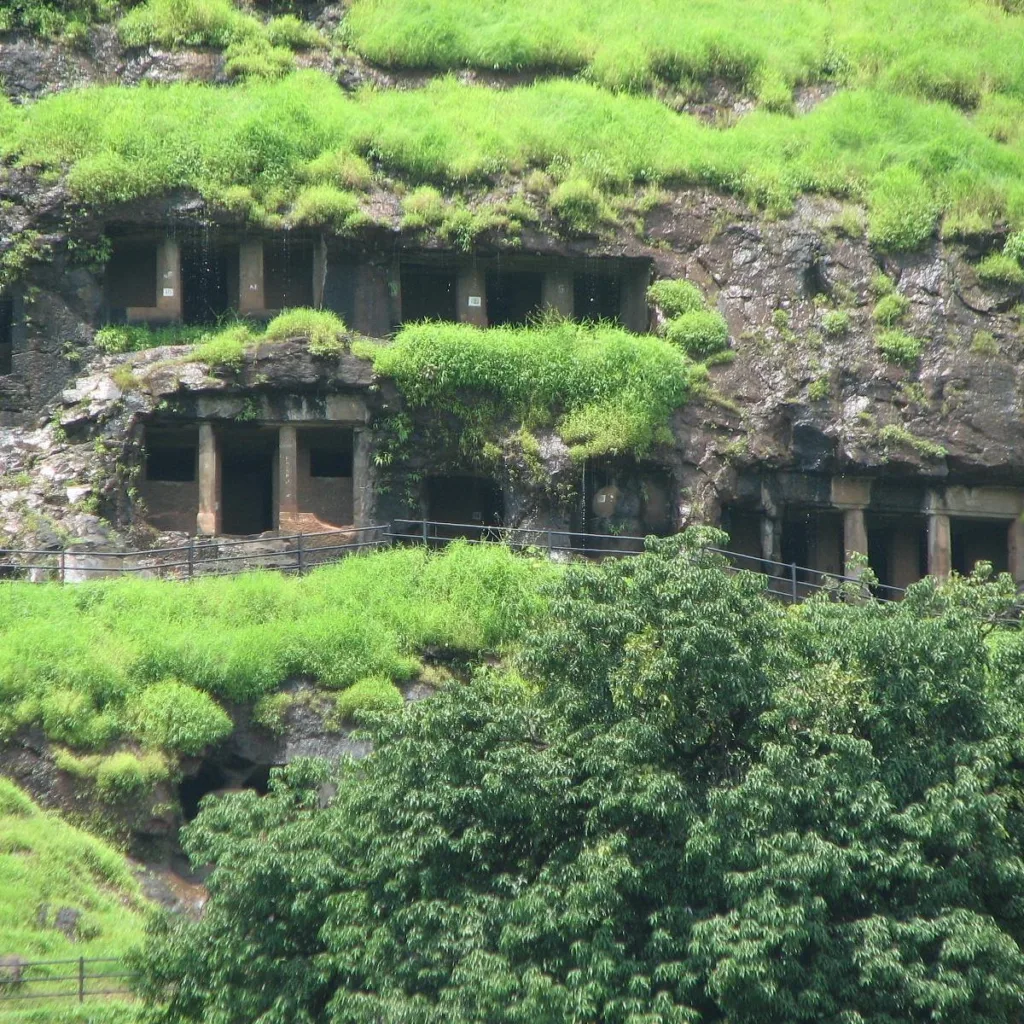गांधारपाले लेणी