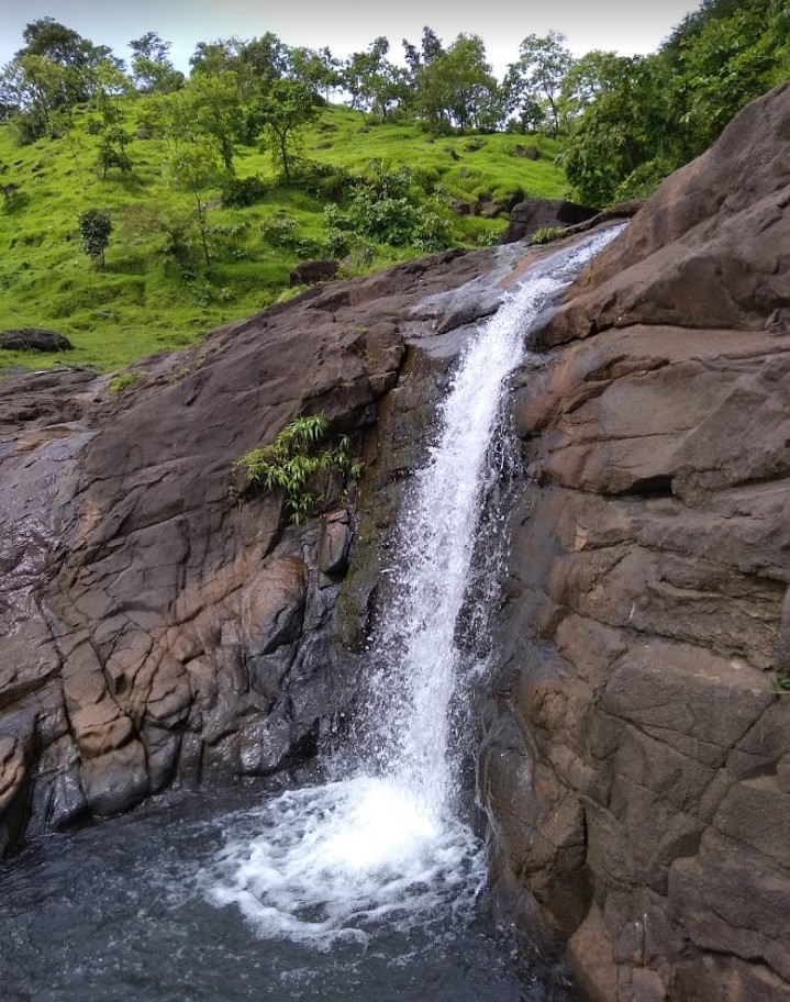 वामने कोंडी धबधबा