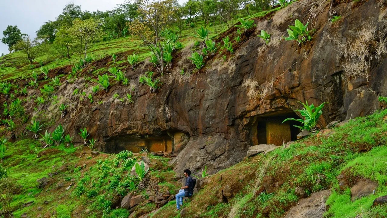 कोल गावातील अपरिचित बौद्ध लेणी mahad